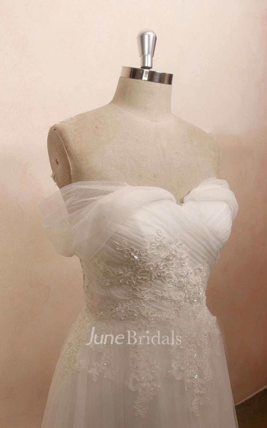 Cap Sleeve Tulle Lace Satin Weddig Dress With Beading