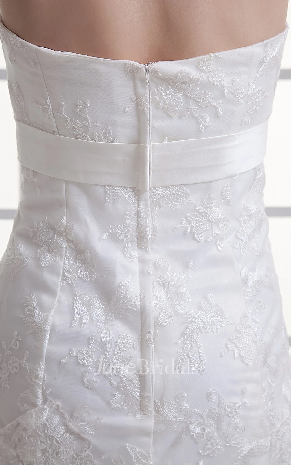 Lovely Strapless Sweetheart Embroidered English Net and Lace Gown