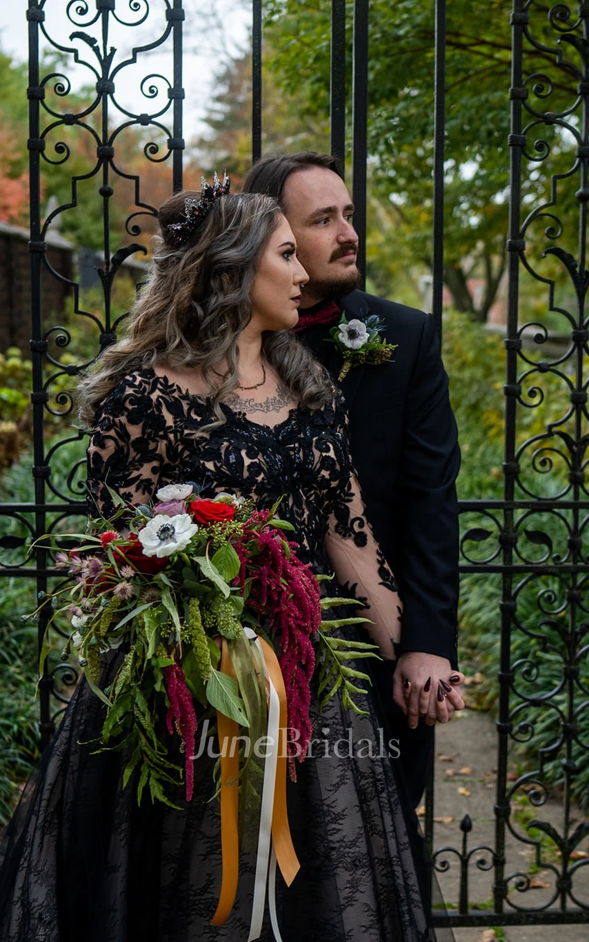 Modern Gothic Boho Lace Black and White Spring Wedding Dress Vintage Unique A-Line Long Sleeve Bridal Gown with Court Train