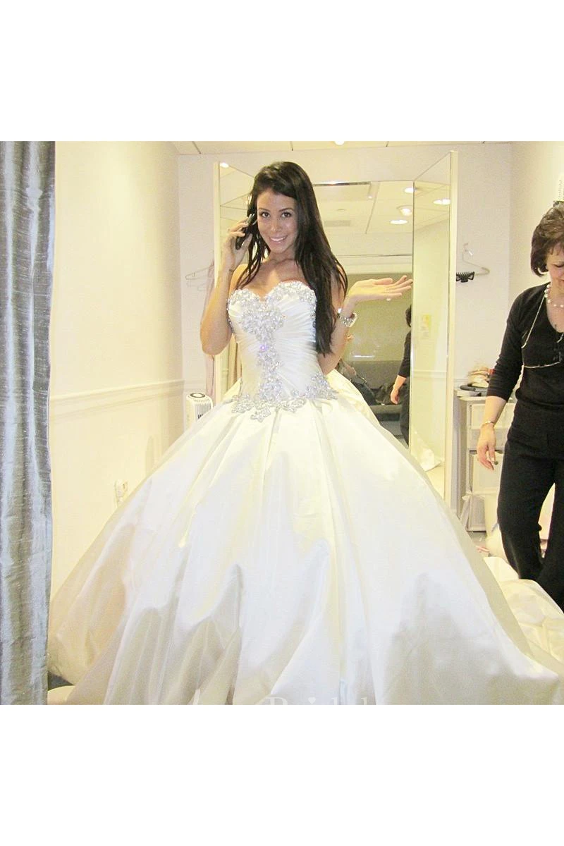 Modern Sweetheart Sleeveless Wedding Dress Spaghetti Strap With Beadings