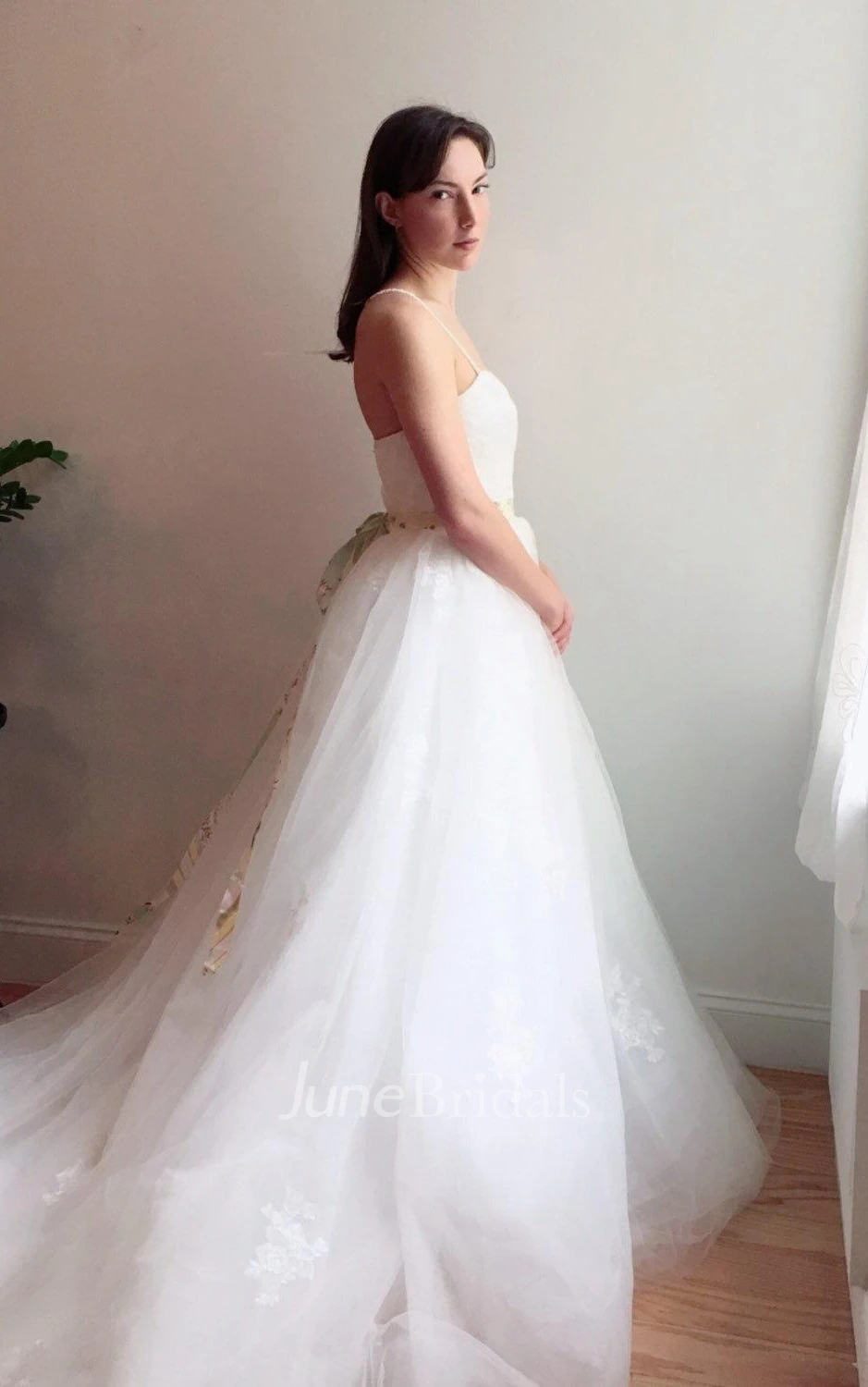 Spaghetti Strapped Sweetheart Lace Weddig Dress