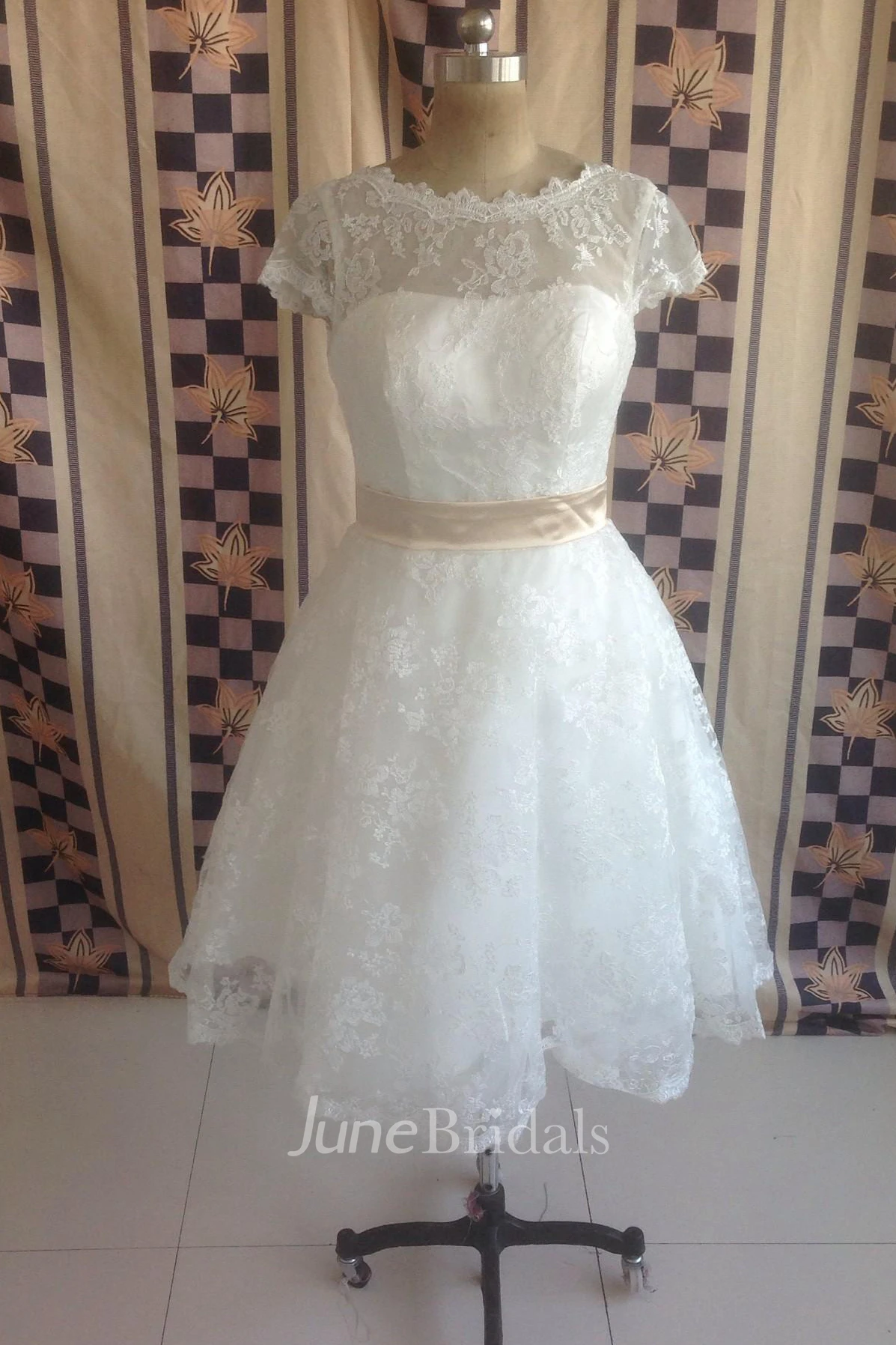 High Quality Jewel Neck Short Sleeve Vintage Lace Wedding Dresses