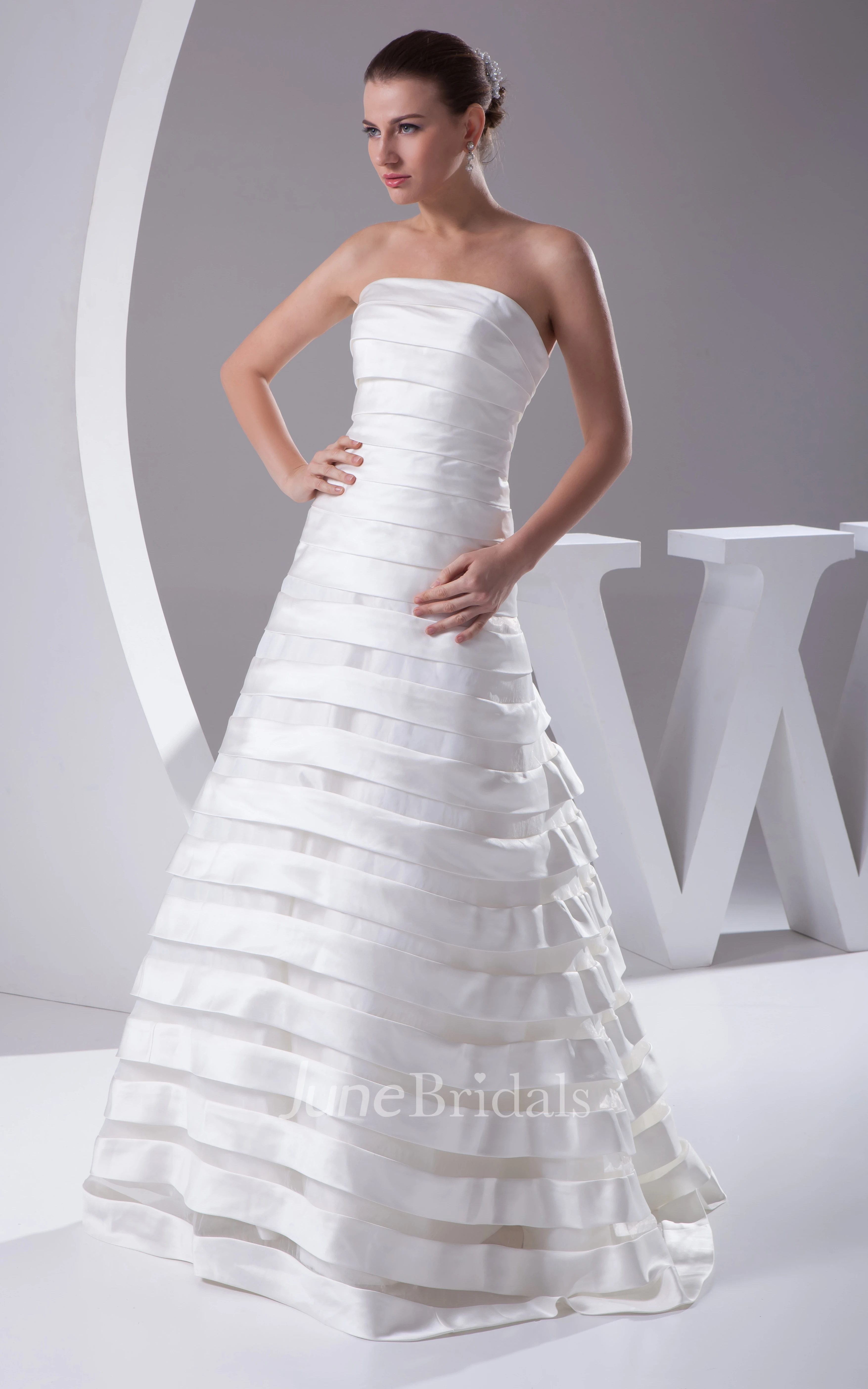 Strapless A-Line Tiered Dress With Ribbon and Zipper Back