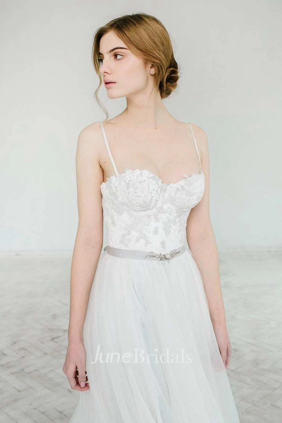 Sweetheart A-Line Appliques Lace Wedding Dress