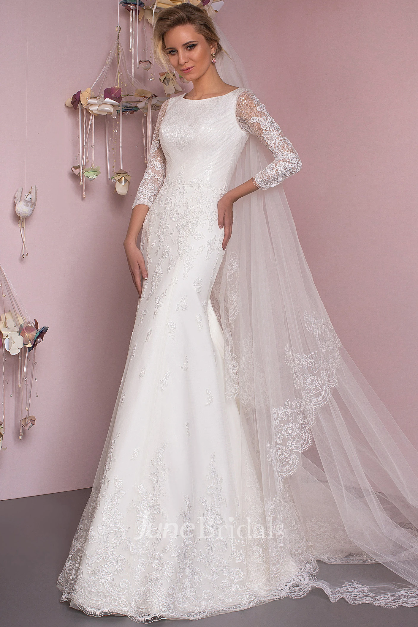 Mermaid Floor-Length Appliqued Scoop Neck 3-4 Sleeve Lace Wedding Dress