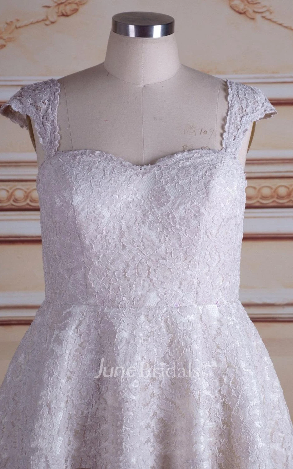 Short Sweetheart Cap Sleeve Lace Satin Weddig Dress