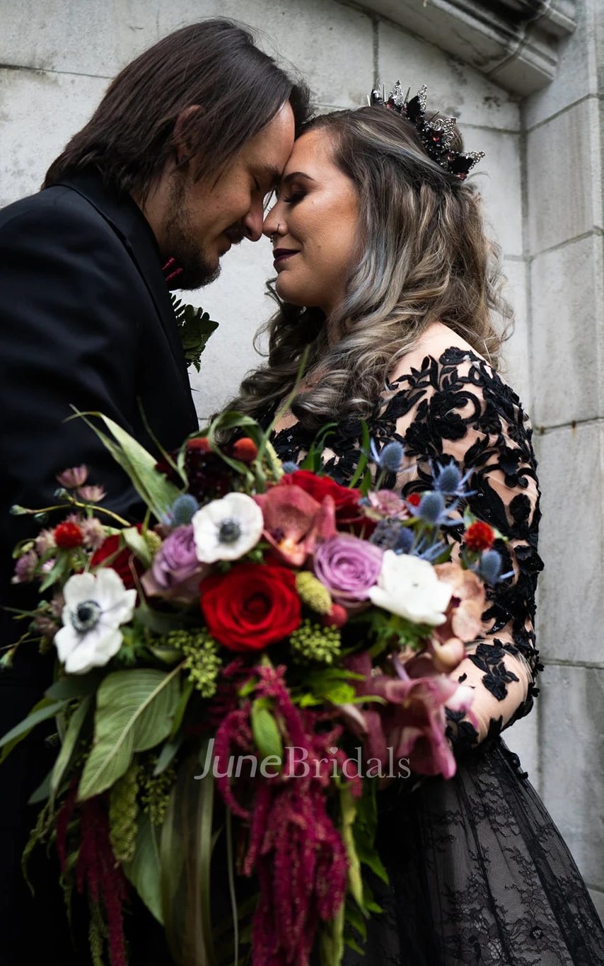 Modern Gothic Boho Lace Black and White Spring Wedding Dress Vintage Unique A-Line Long Sleeve Bridal Gown with Court Train