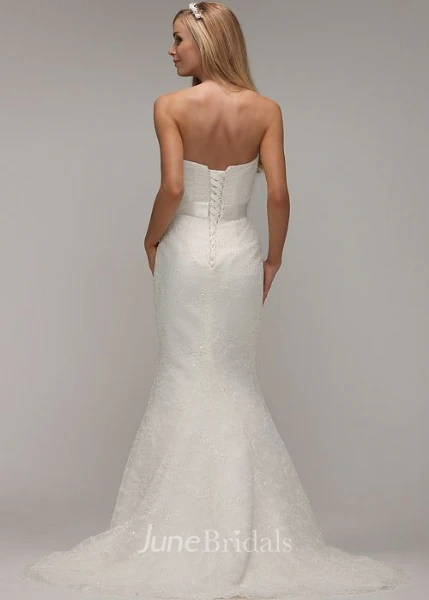 Beaded Lace Sweetheart Spring Wedding Dress with Sweep Train and Corset Back Elegant Bridal Gown