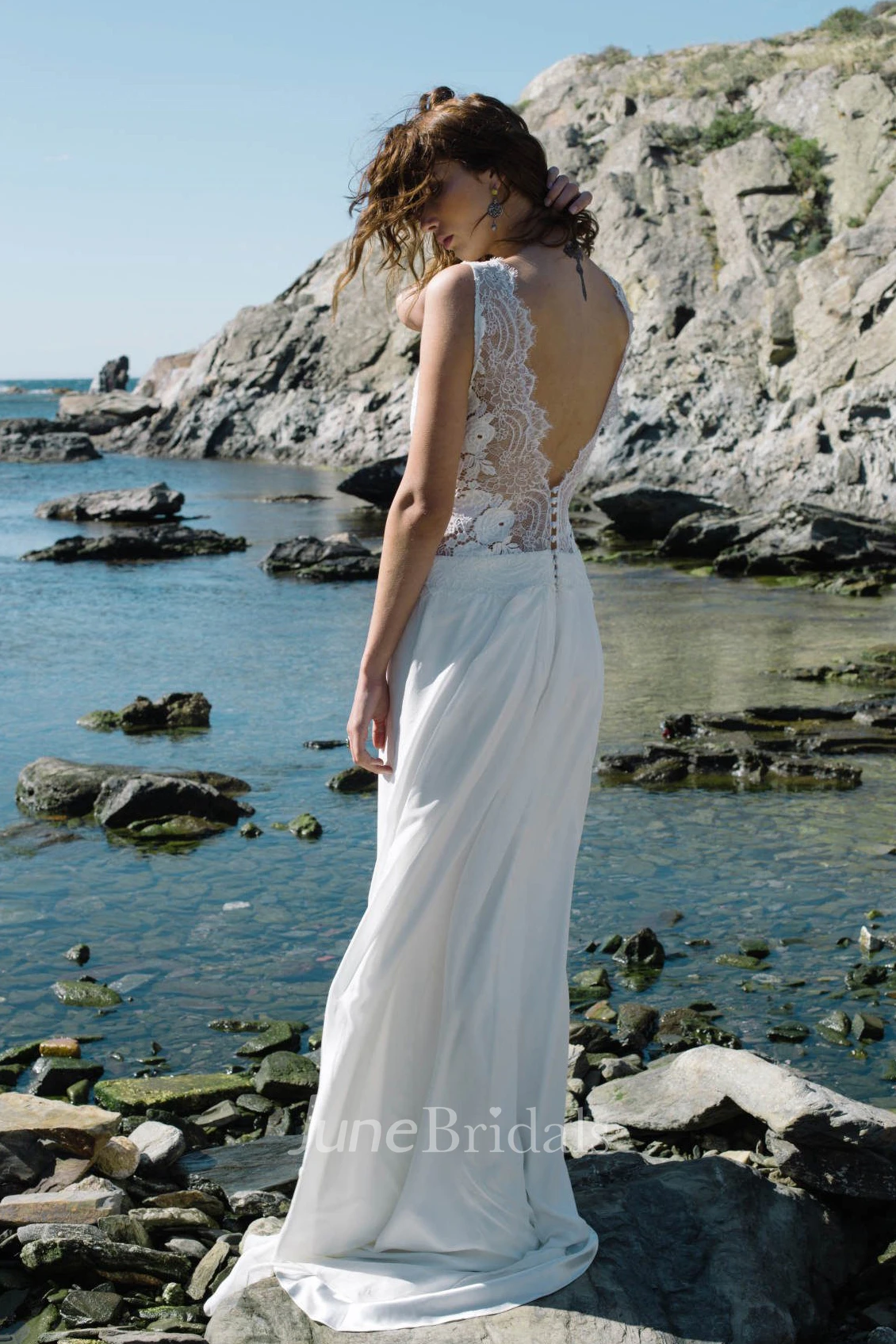 Adorable Sleeveless Wedding Dress With Deep-V Back