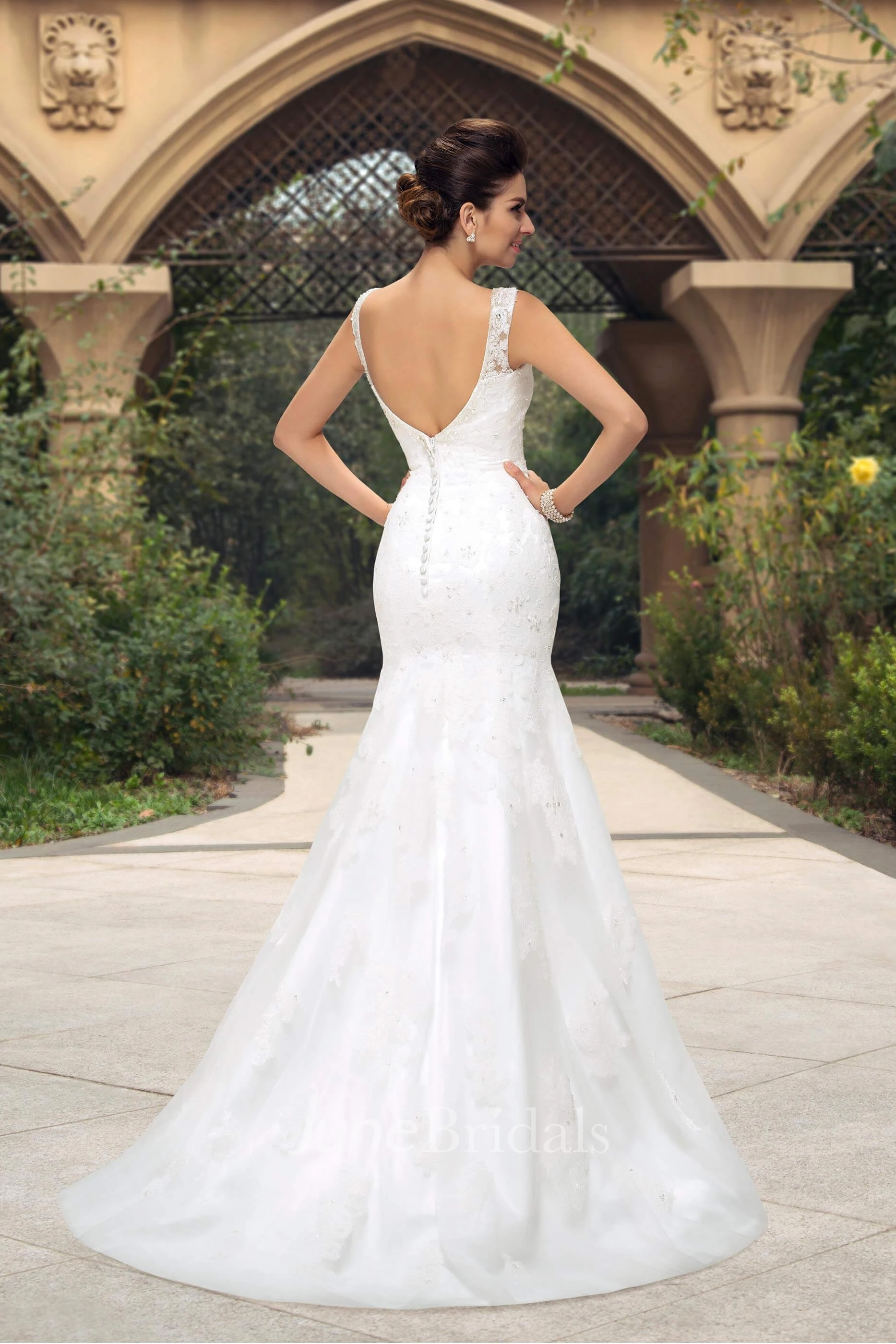 Lace Appliqued V-neck Sleeveless Mermaid Open Back Wedding Dress