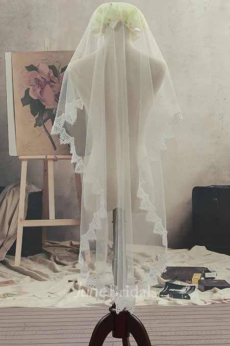 Simple Style Triangular Short Wedding Veil with Lace Edge