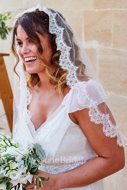Sweep Tulle Wedding Veil with Scalloped Lace edge