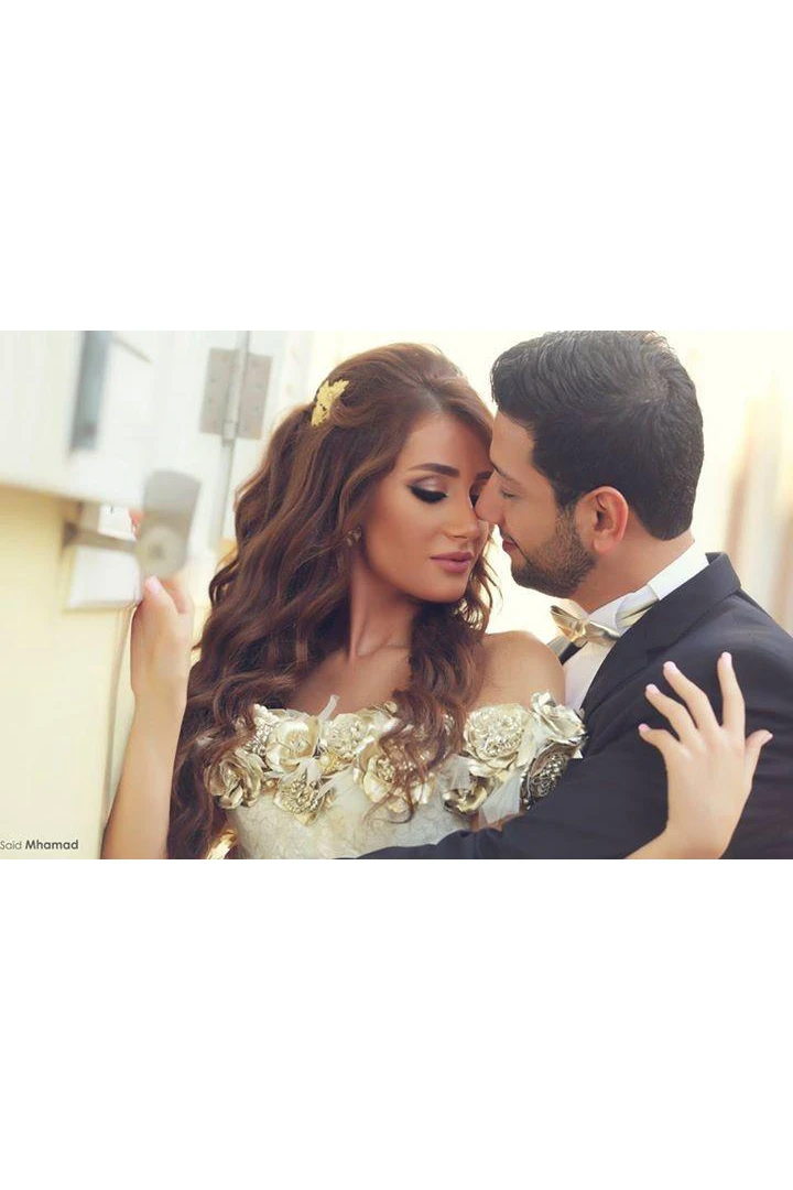 Delicate Off-the-shoulder Chiffon Flowers Wedding Dress Front Split