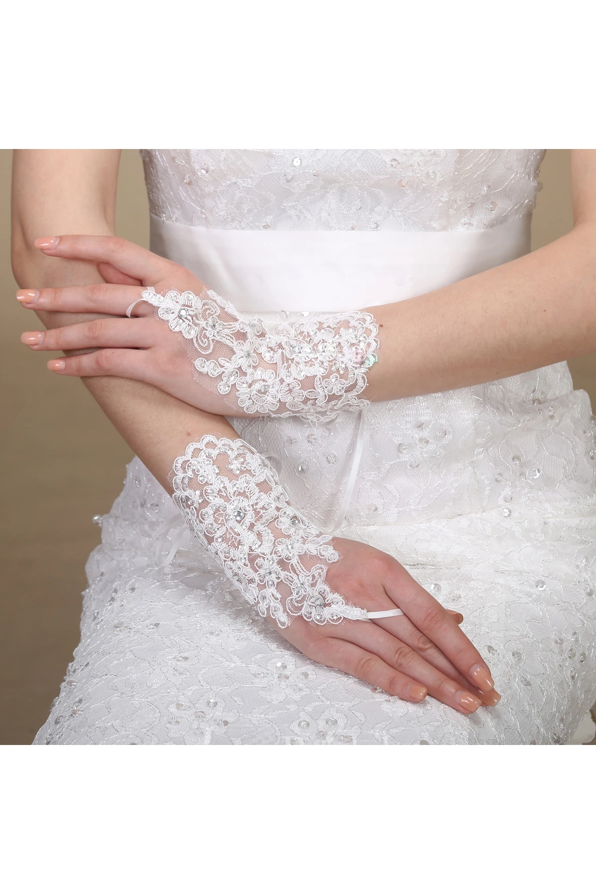 New Lace Sequins Hooks Short Length Strap Gloves