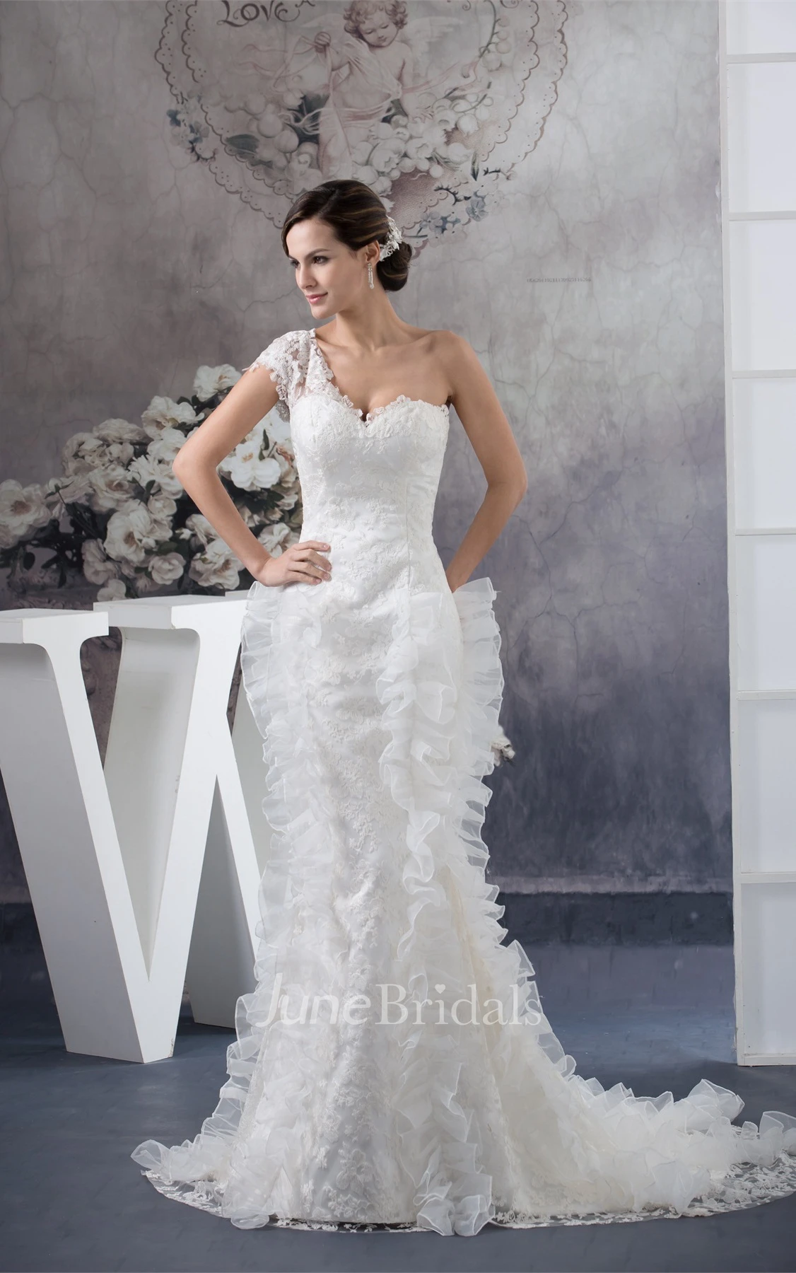 One-Shoulder Lace Mermaid Dress with Ruffled Design