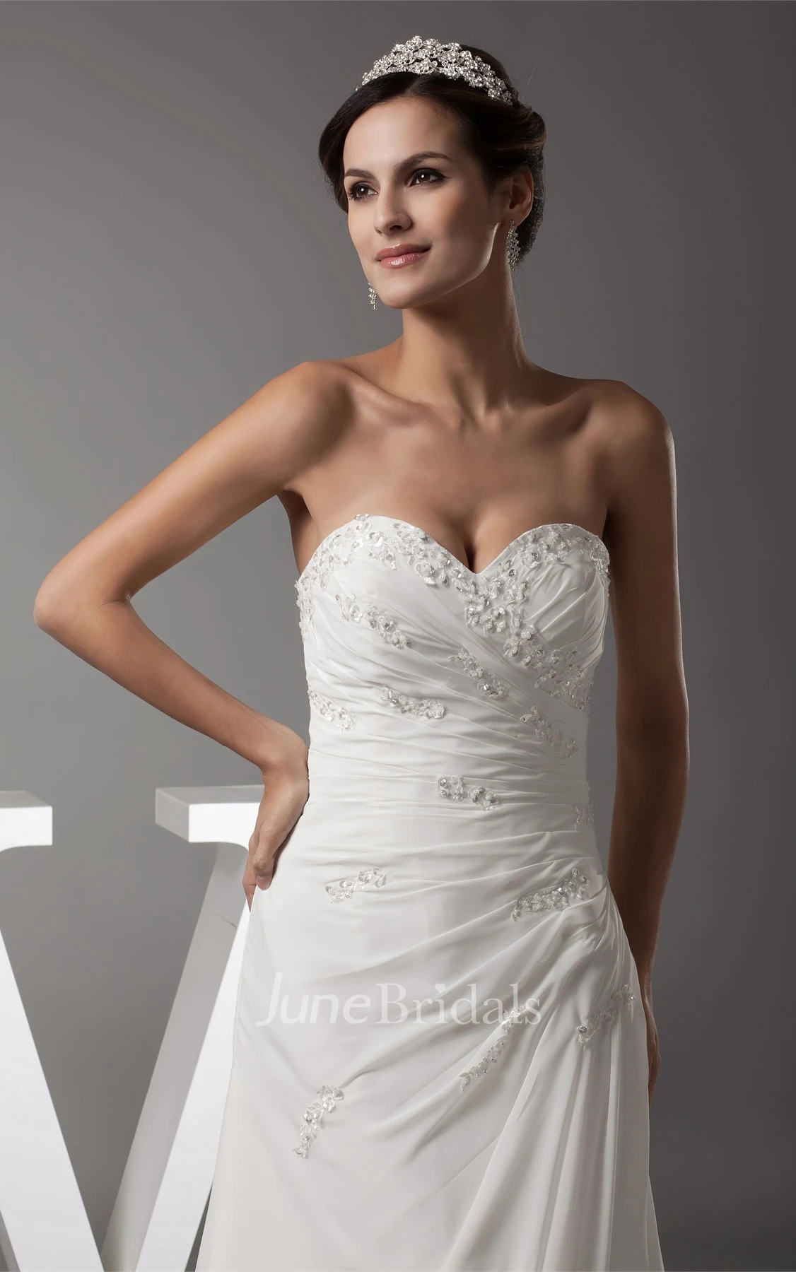 Sweetheart Appliqued Criss-Cross Chiffon Dress with Court Train