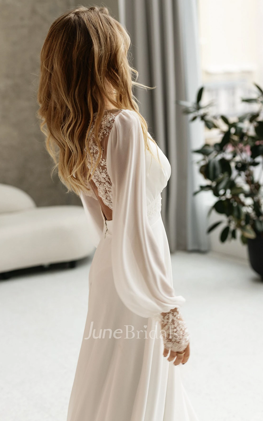 Elegant Long Sleeve Floor Length Chiffon Warm Wedding Dress Simple V-neck Sheath Gown with Train