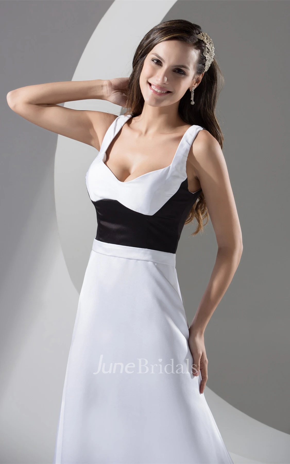 Black-And-White Strapped Floor-Length Dress with Pleats