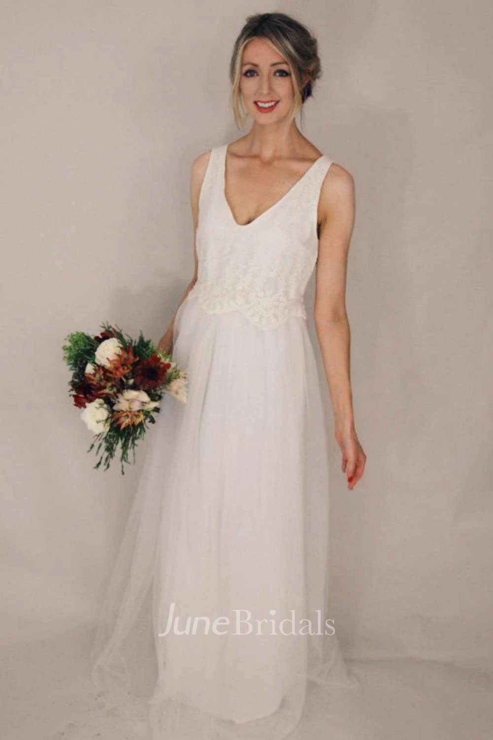 Casual Floor-Length Plunged Sleeveless Tulle Dress