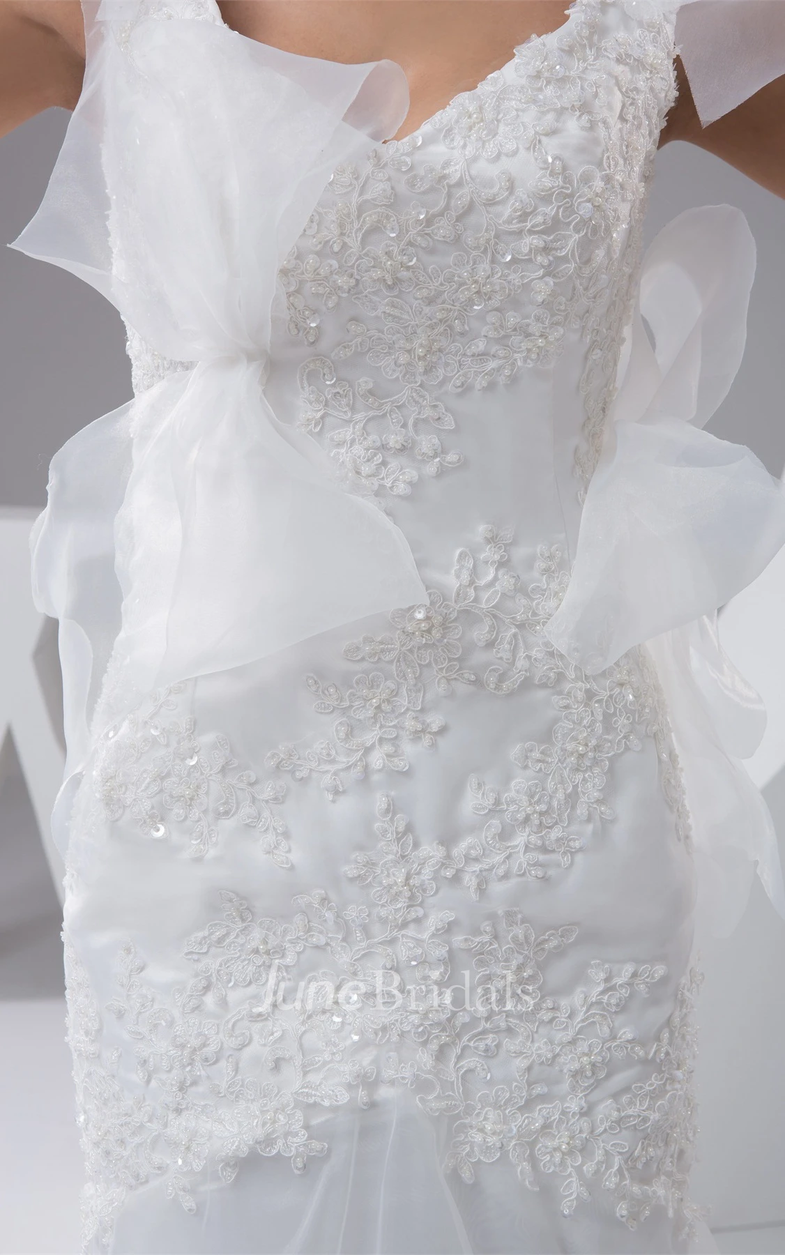 V-Neck Sheath Maxi Dress with Appliques and Brush Train