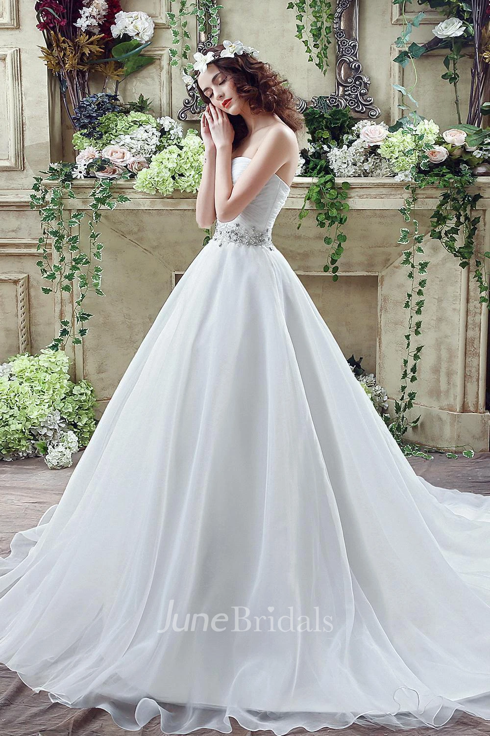 Chic White Sweetheart Beadings Wedding Dress Court Train Lace-up