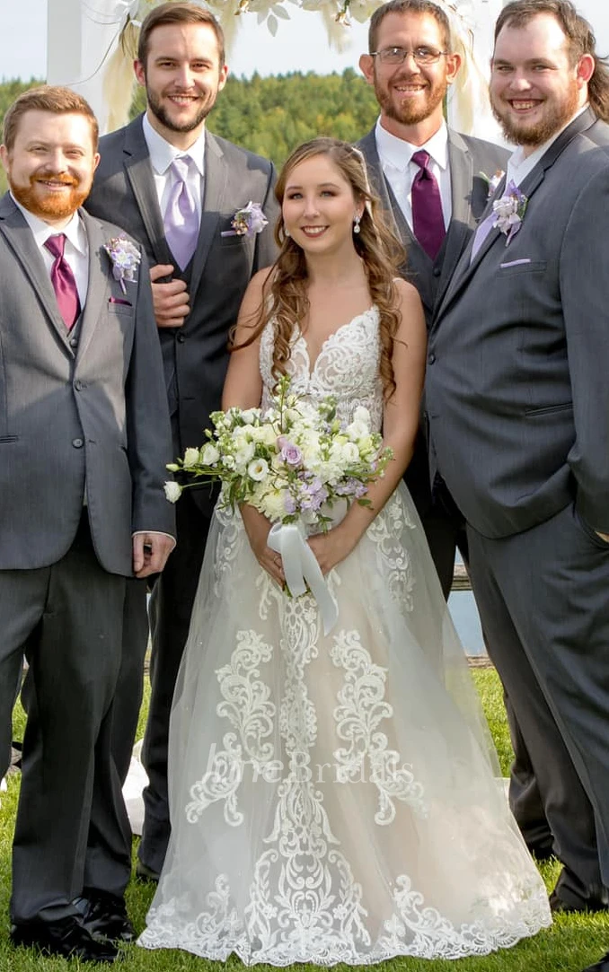 Elegant Country A-Line V-neck Tulle Wedding Dress With Spaghetti Straps And Open Back