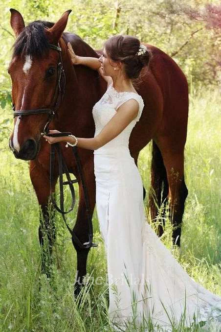 Bateau Sleeveless Chiffon Floor-Length Wedding Dress With Appliques