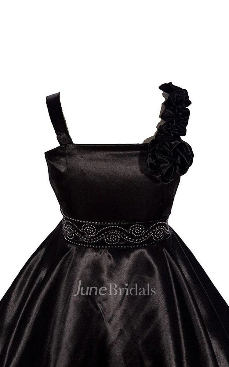 Sleeveless A-line Pleated Dress With Floral Shoulder