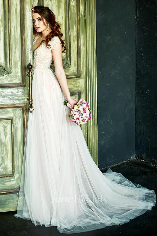 Deep-V-Neck Cap-Sleeve Tulle Dress With Lace Top And Sweep Train