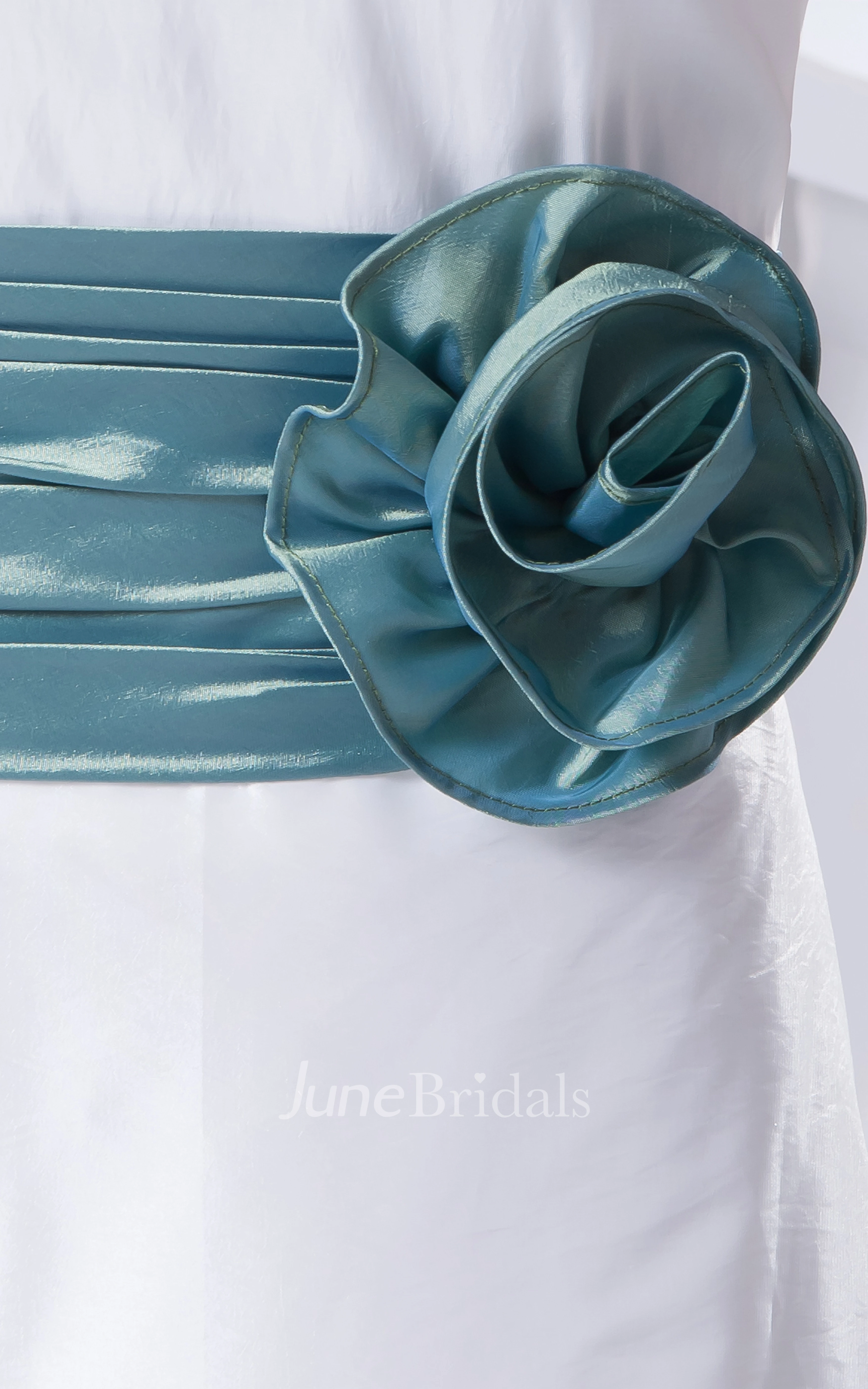 Sleeveless A-Line Haltered Dress With Flower and Ruched Waist