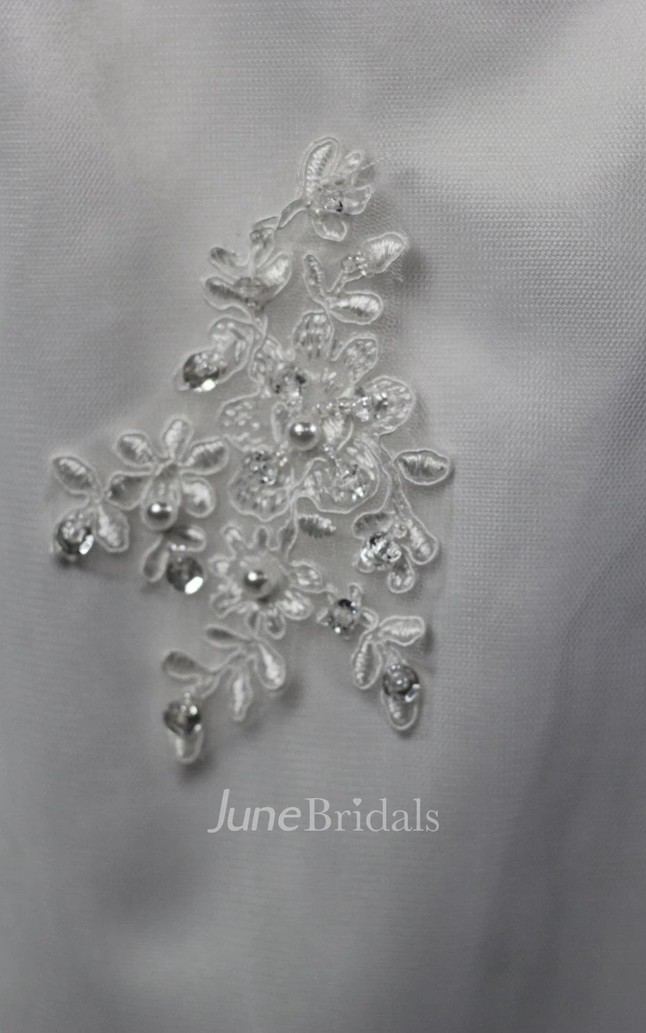 Elegant Mermaid Bridal Gown With Crystal Detailing