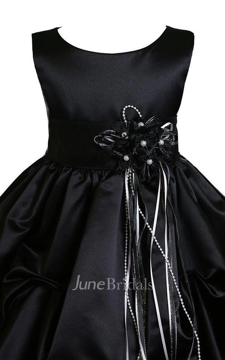 Sleeveless Scoop-neck Ruffled Dress With Flower