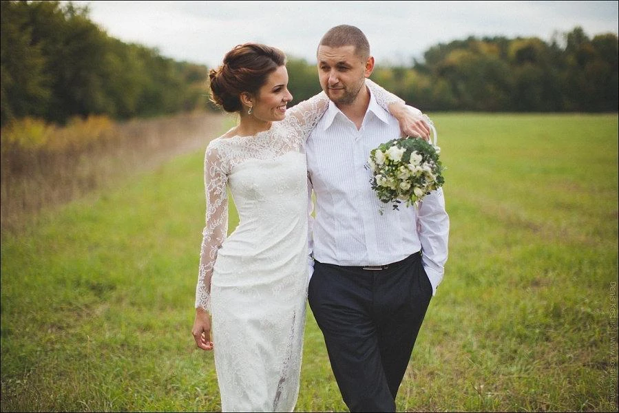 Romantic Fitted Style Long Lace Sleeves High Neck Wedding Dress