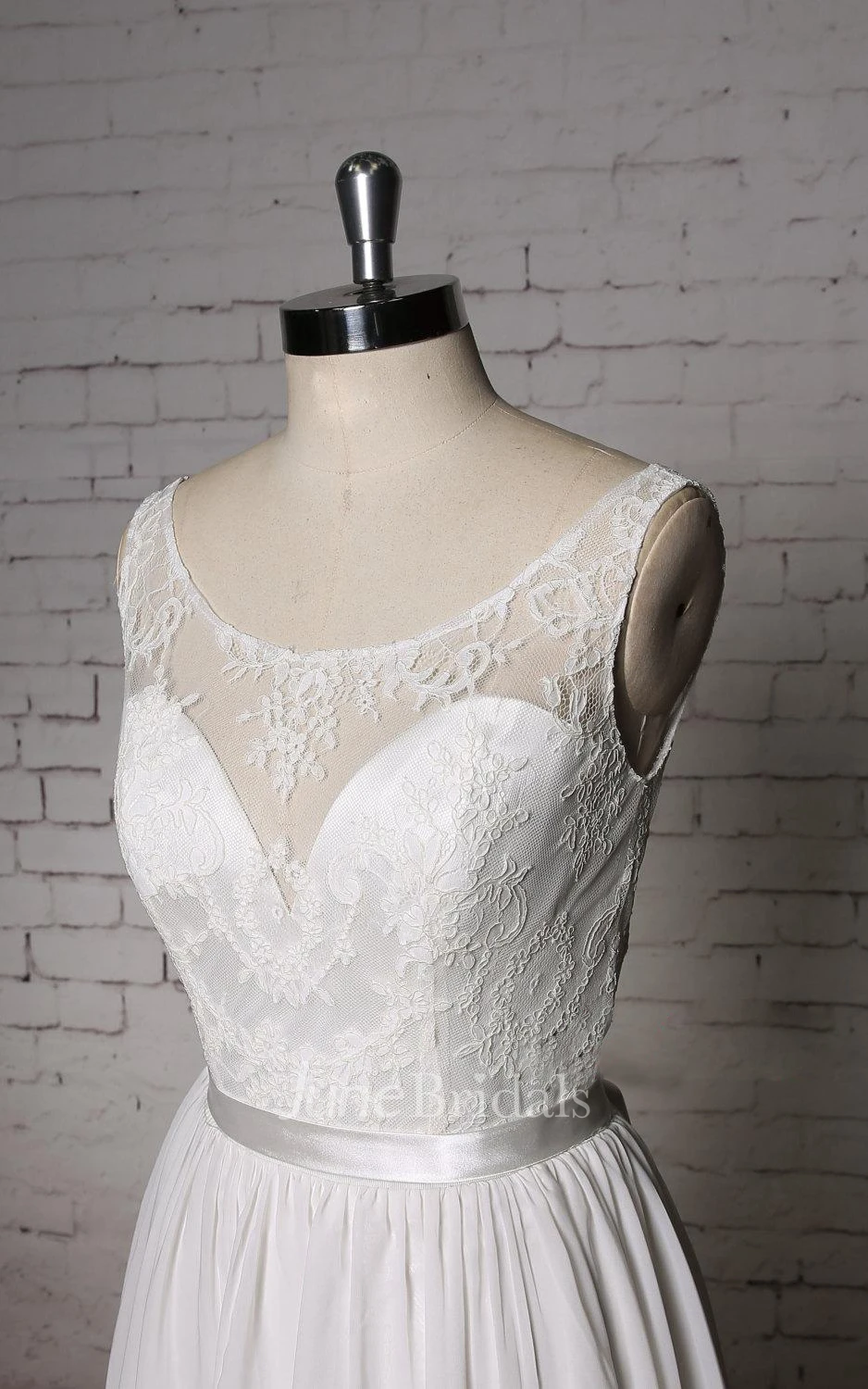 Scoop Neck Sleeveless A-Line Wedding Dress With Chiffon Skirt