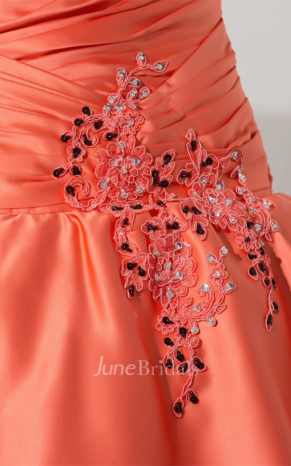 Sweetheart Criss-Cross Ruched Ball Gown with Stress and Appliques