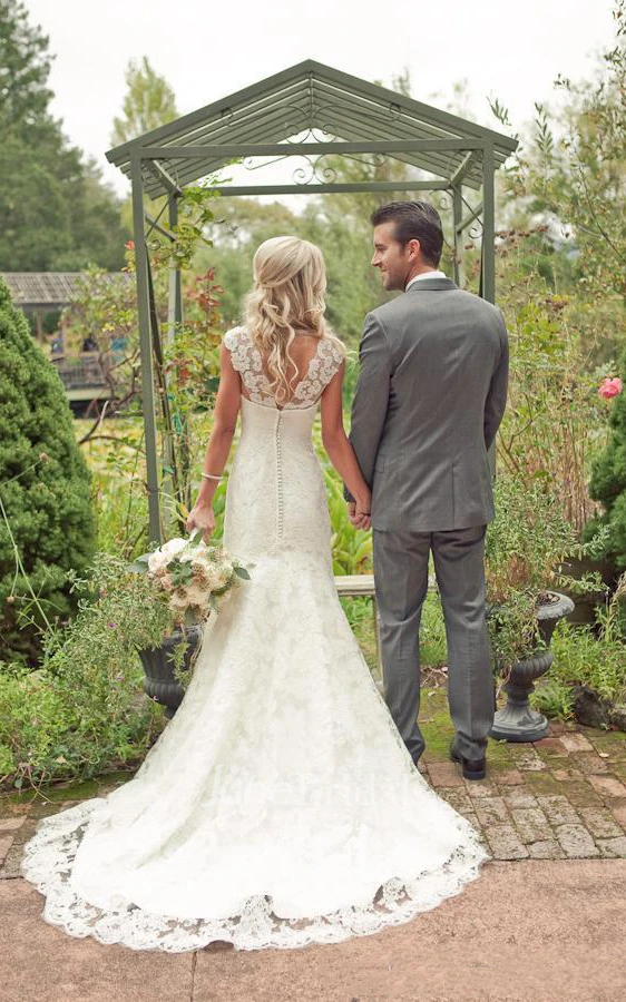 A-Line Mini Sweetheart Sleeveless Bell Cap Court Train Backless Lace Dress