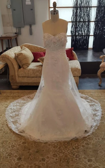 Intricate Sweetheart Mermaid Lace Beaded Wedding Dress With Sequined Flower