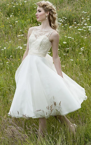 Short Scoop Appliqued Sleeveless Chiffon Wedding Dress
