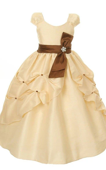 Short-sleeved A-line Dress With Pleats and Bow