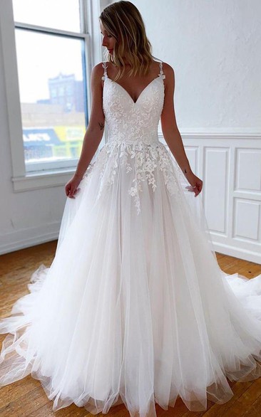 Simple Modern Ball Gown Lace Tulle Spaghetti V-neck Sleeveless Wedding Dress With Pleats