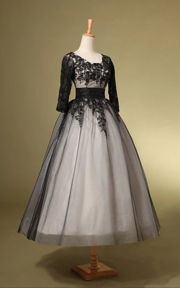 Vintage A-Line Lace Black and White Wedding Dress Elegant Floral Sleeved Bridal Gown with Appliques