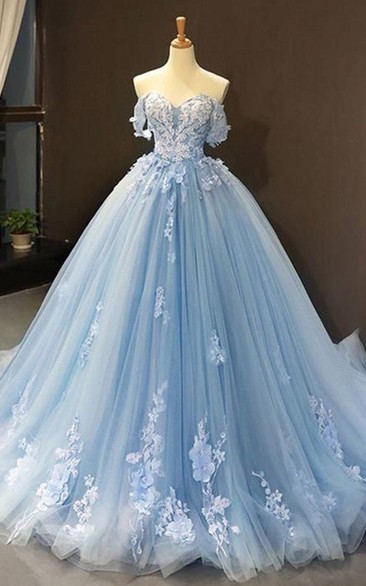 Romantic Ball Gown Tulle Off-the-shoulder Sleeveless Prom Dress with Petals