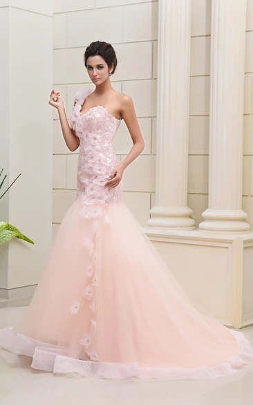 Flaterring Blushing Siren Gown With Flowers And Lace