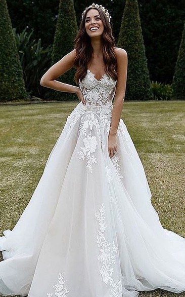Bohemian Ball Gown Lace Tulle Strapless Sweetheart Sleeveless Wedding Dress With Appliques