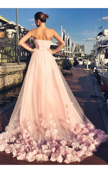 Elegant Sweetheart Sleeveless Tulle Wedding Dress With Flowers Beadings