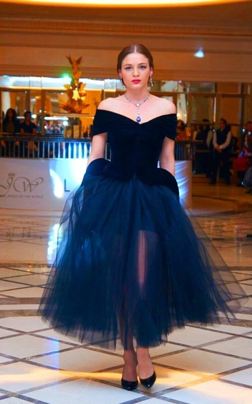 Sexy Black Tulle A-line Cocktail Dress Off-the-shoulder Tea-Length