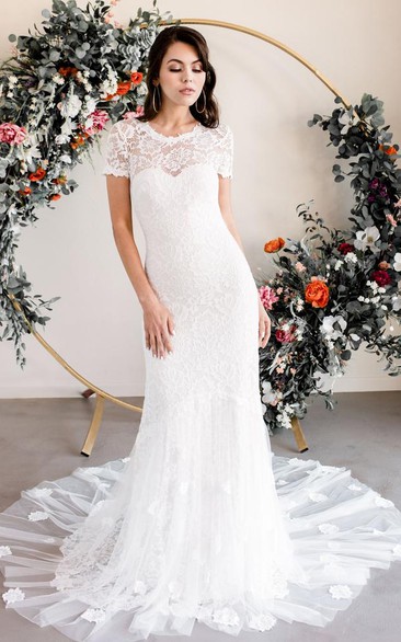 Elegant Lace Bateau Sheath Short Sleeve Wedding Dress with Appliques and Keyhole Back