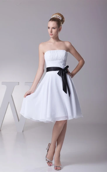 Knee-Length Ruched Strapless A-Line Gown with Bowed Sash and Zipper Back