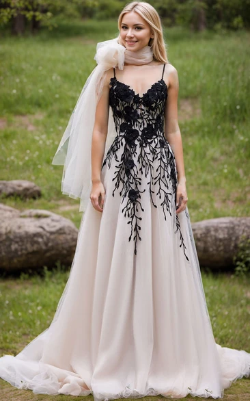 Sexy A-Line Lace Black and White Wedding Dress Country Beach Elegant Straps V-Neck Open Back Appliques Bridal Gown