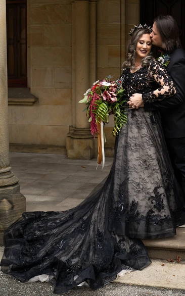 Modern Gothic Boho Lace Black and White Wedding Dress Vintage Unique A-Line Long Sleeve Bridal Gown with Court Train
